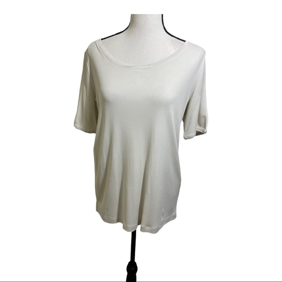 Eileen fisher silk round collar blouse. Short sleeve. Ivory color medium. - Picture 2 of 10